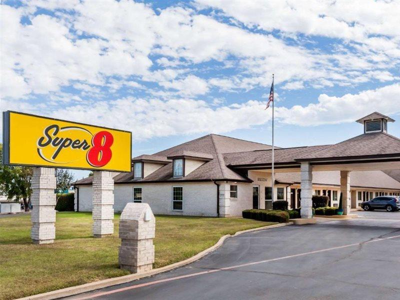 Super 8 by Wyndham Cleburne Motel Eksteriør billede