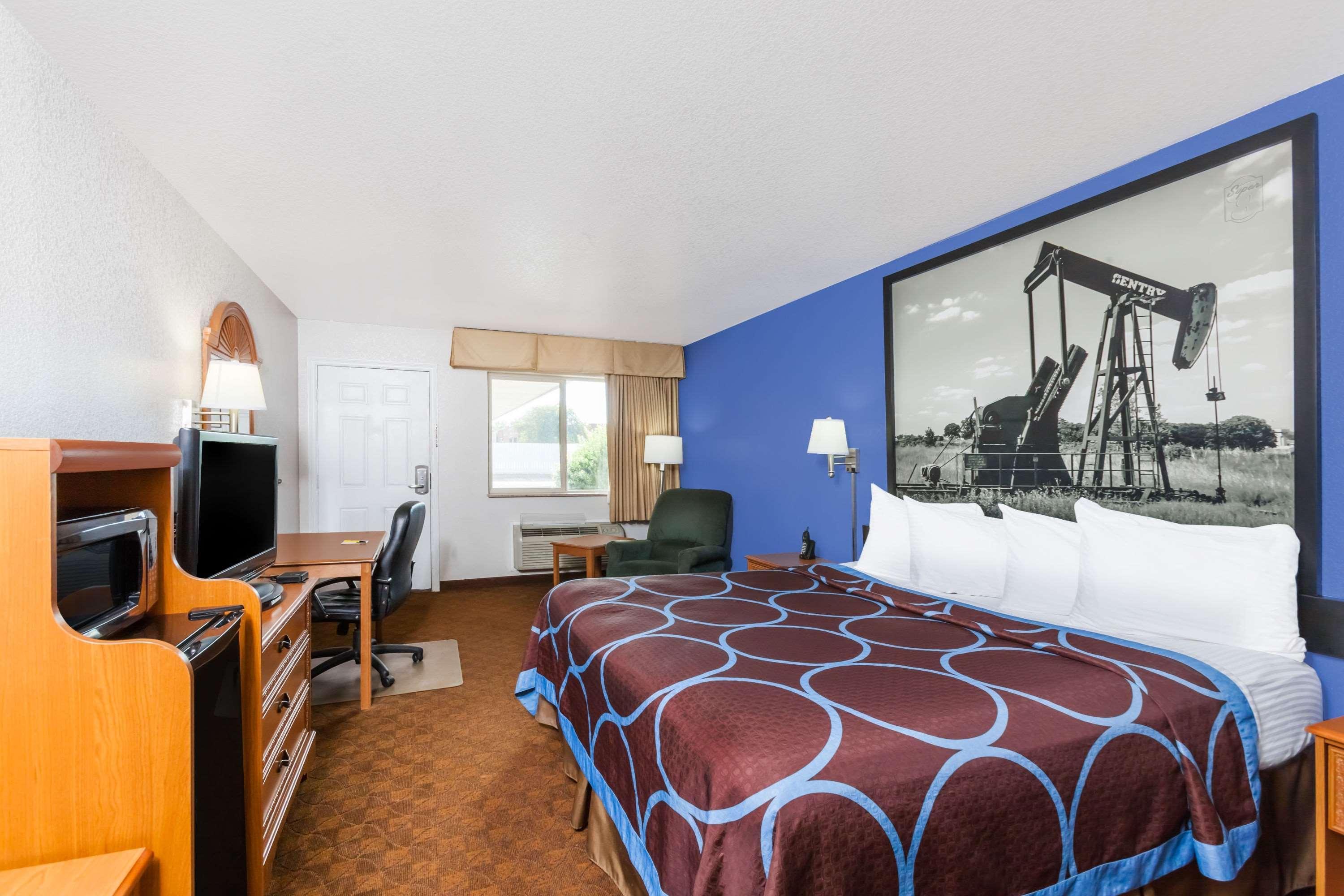 Super 8 by Wyndham Cleburne Motel Eksteriør billede