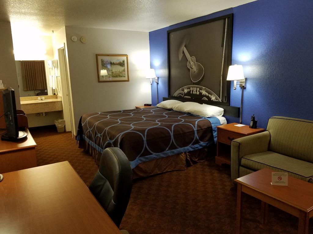 Super 8 by Wyndham Cleburne Motel Eksteriør billede