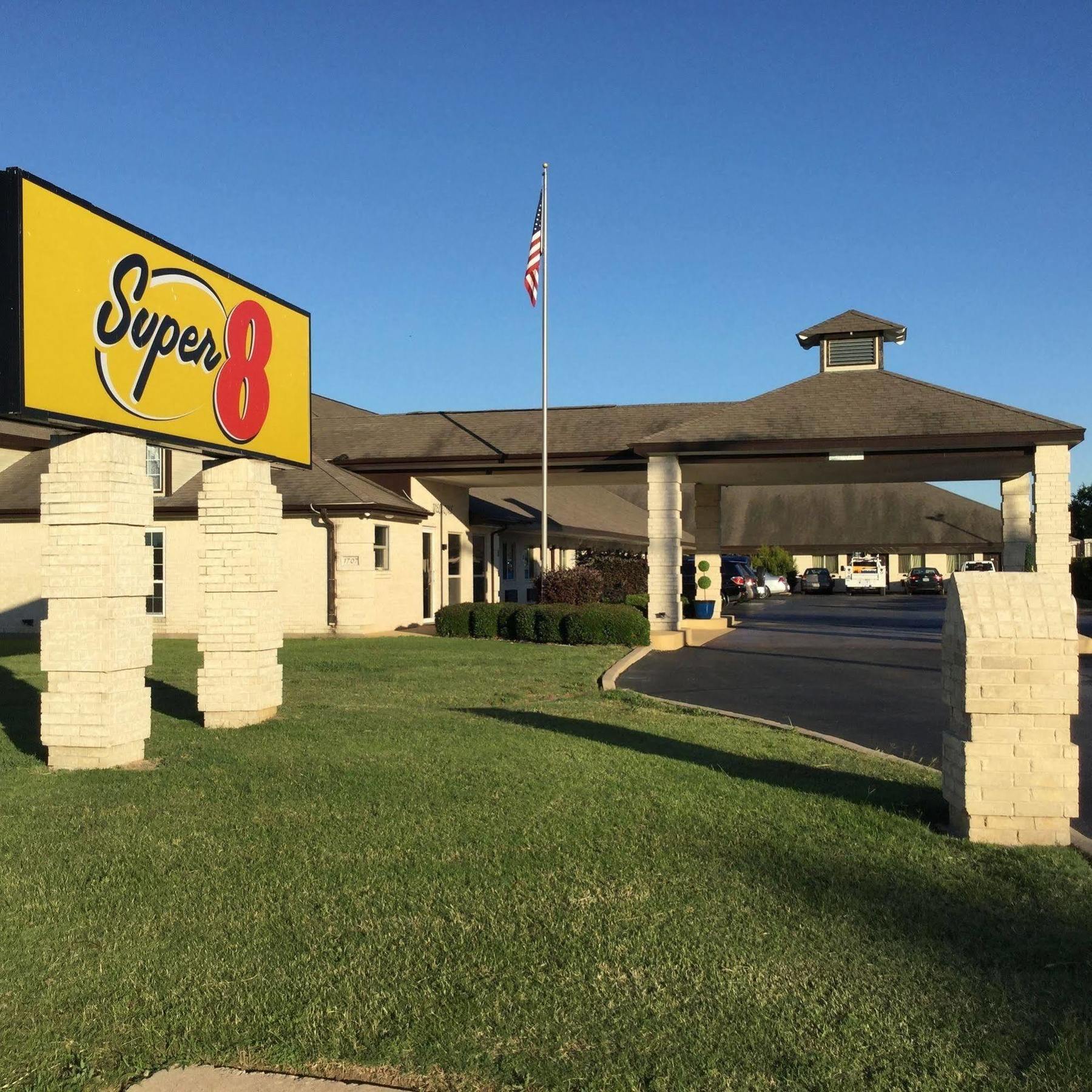 Super 8 by Wyndham Cleburne Motel Eksteriør billede